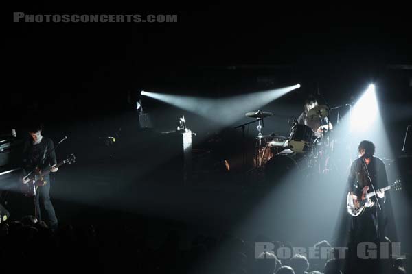 BLACK REBEL MOTORCYCLE CLUB - 2010-05-12 - PARIS - Le Bataclan - Peter Hayes - Robert Levon Been - Leah Shapiro
